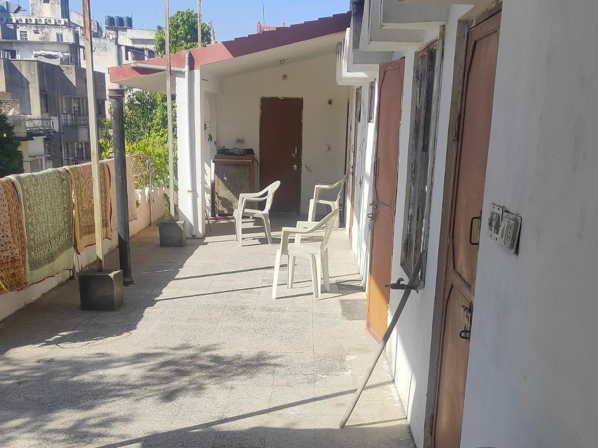 Jwala Niketan Guesthouse Private Rooms Джайпур Екстериор снимка